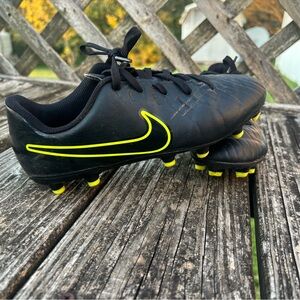 Nike Youth Soccer Cleats- size 3Y- neon green/black- gently used